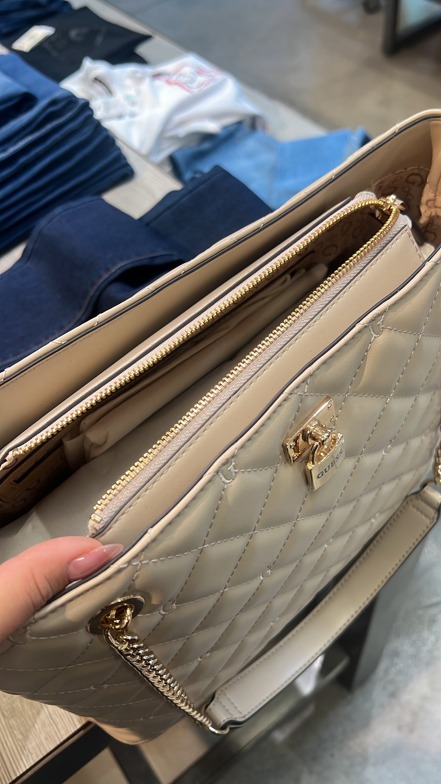 Tote Guess
