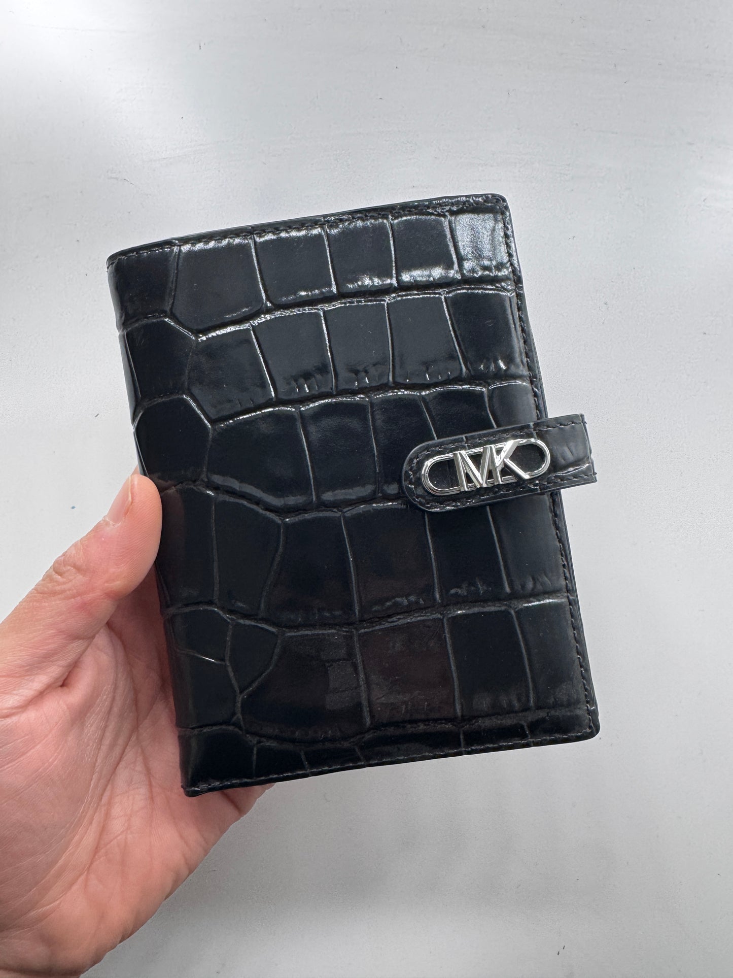 Porta pasaporte MK