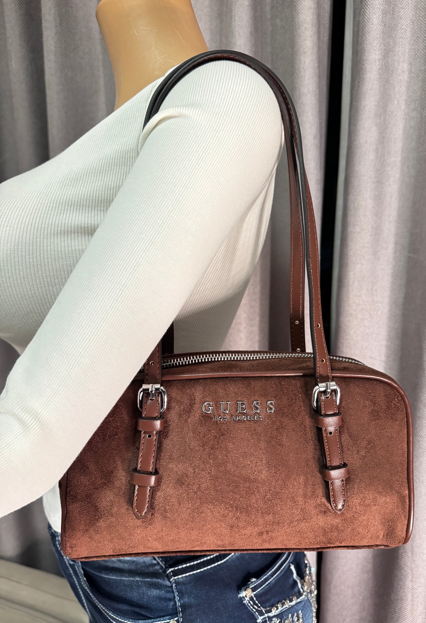 Cartera Guess Los Angeles – Elegancia a temporal en tono café