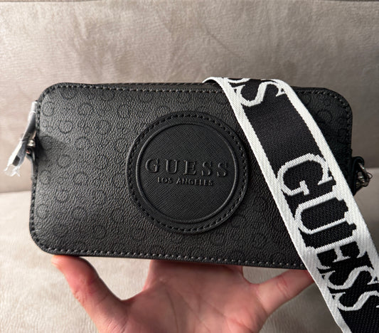 Crossbody Guess Los Angeles – Negro Monogram (Set en Caja Regalo)