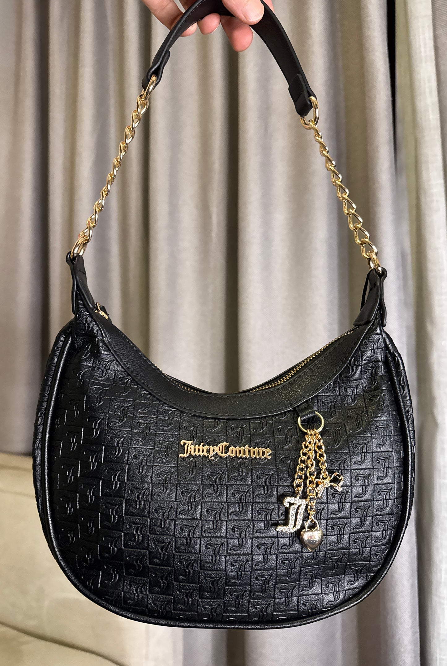 Cartera Juicy Couture Negra con Monograma