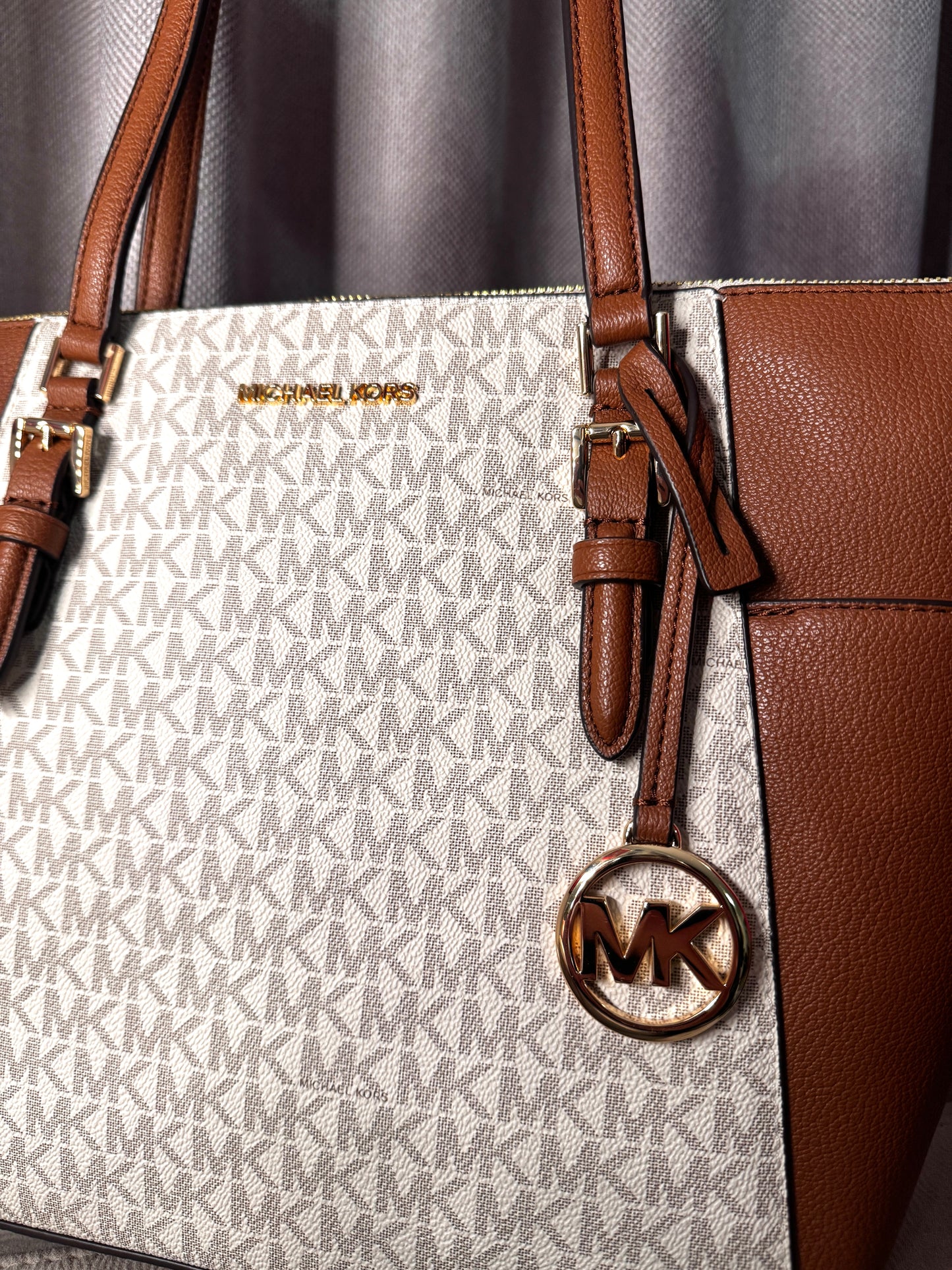 Tote Michael Kors modelo Charlotte