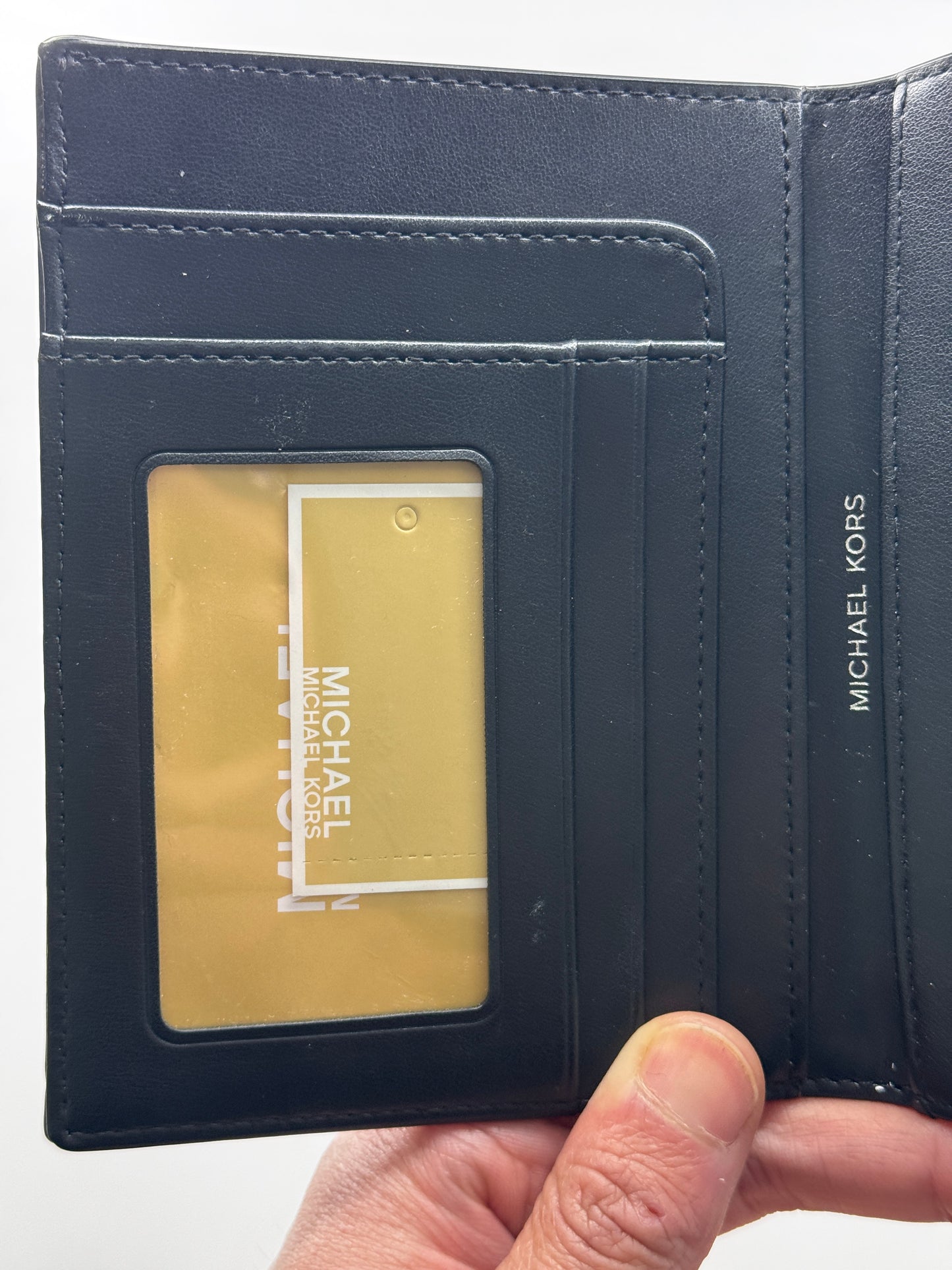 Porta pasaporte MK