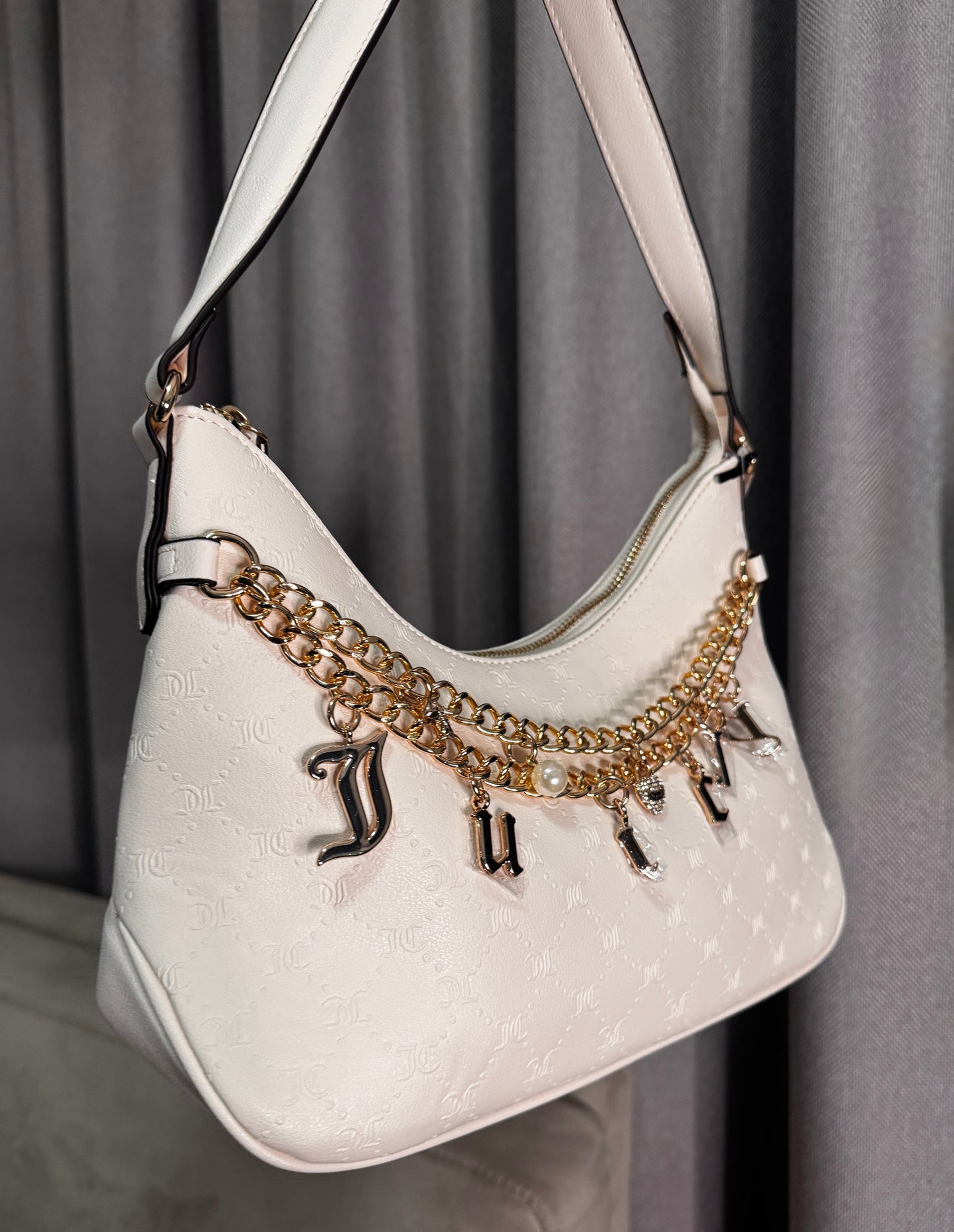 Cartera Juicy Couture Hobo Blanca con Charms