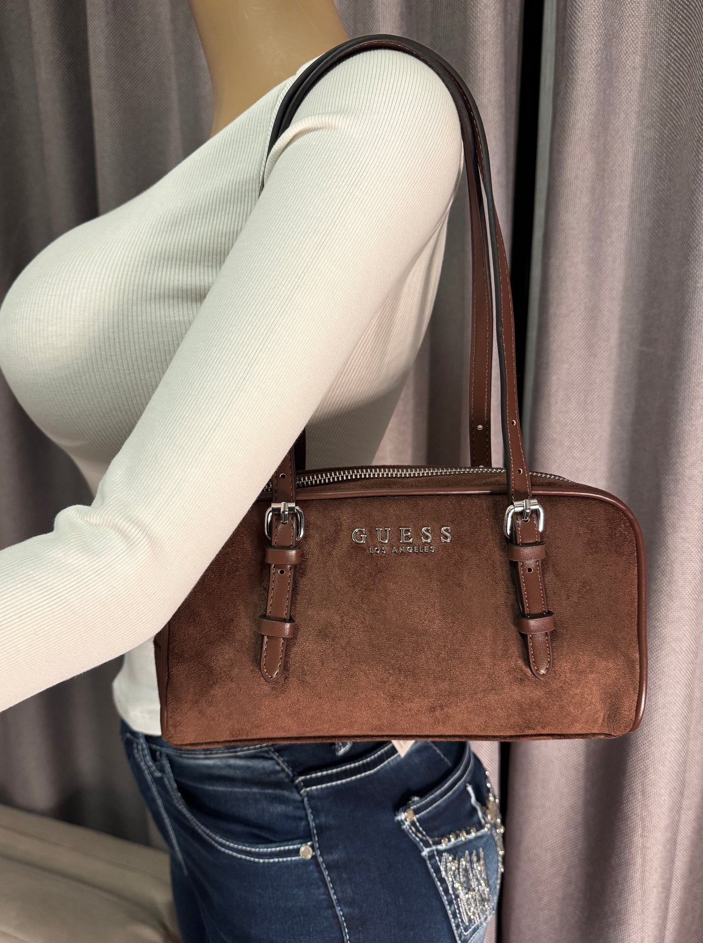 Cartera Guess Los Angeles – Elegancia a temporal en tono café