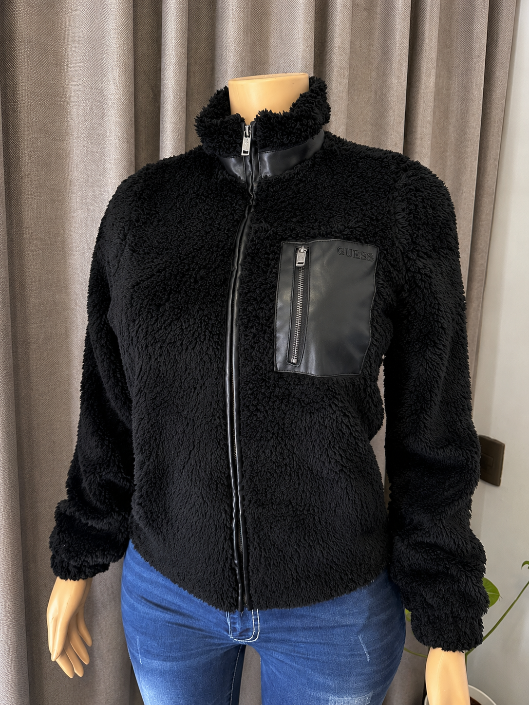 Chaqueta Sherpa Guess Negra