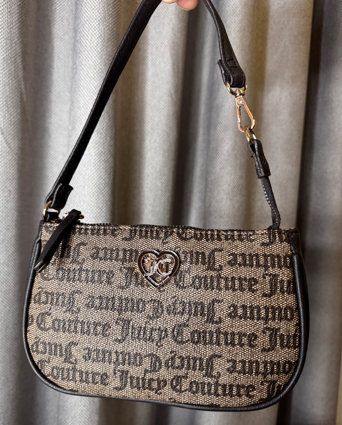 Cartera de hombro Juicy Couture pequeña
