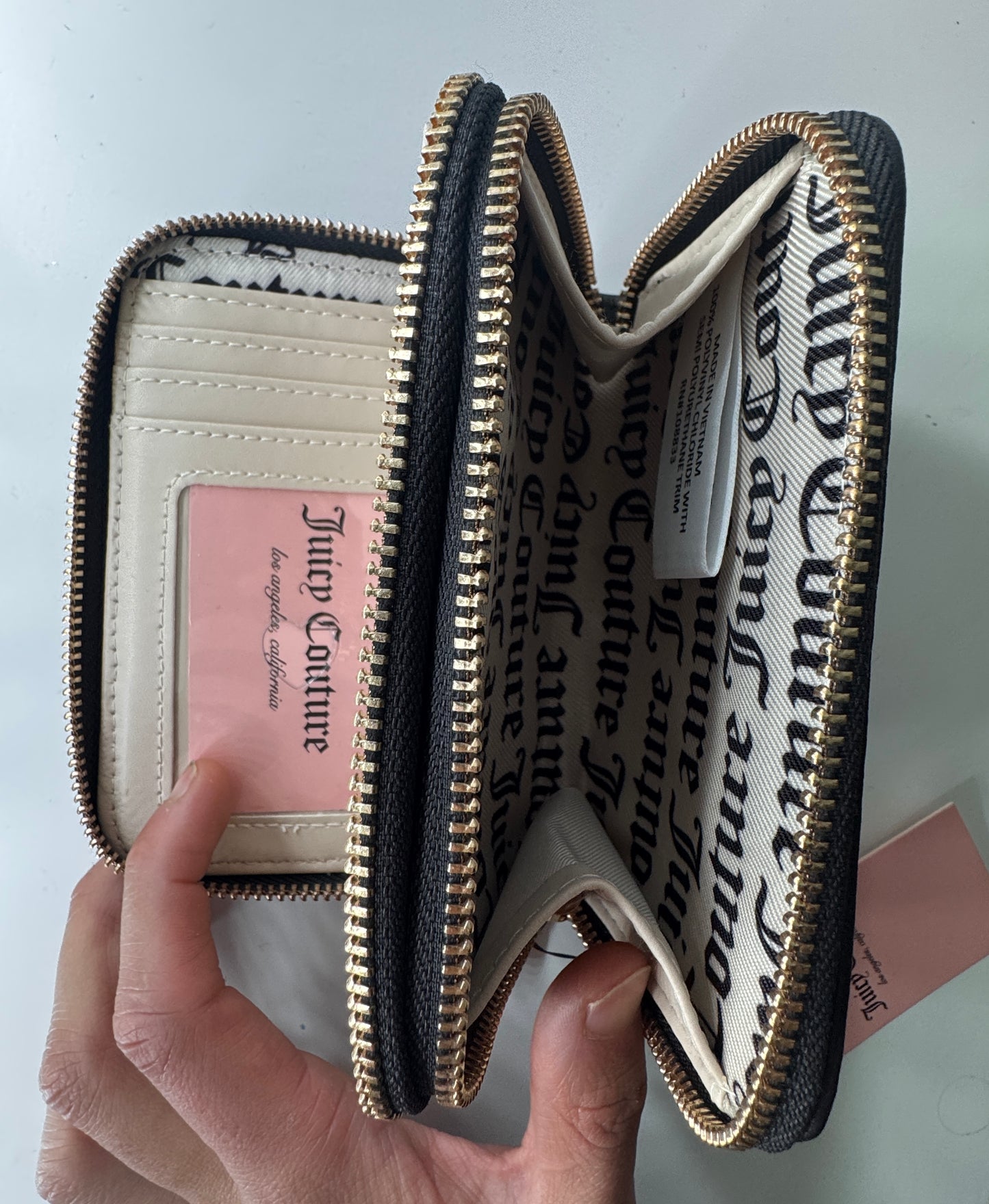 Billetera Juicy Couture con cierre