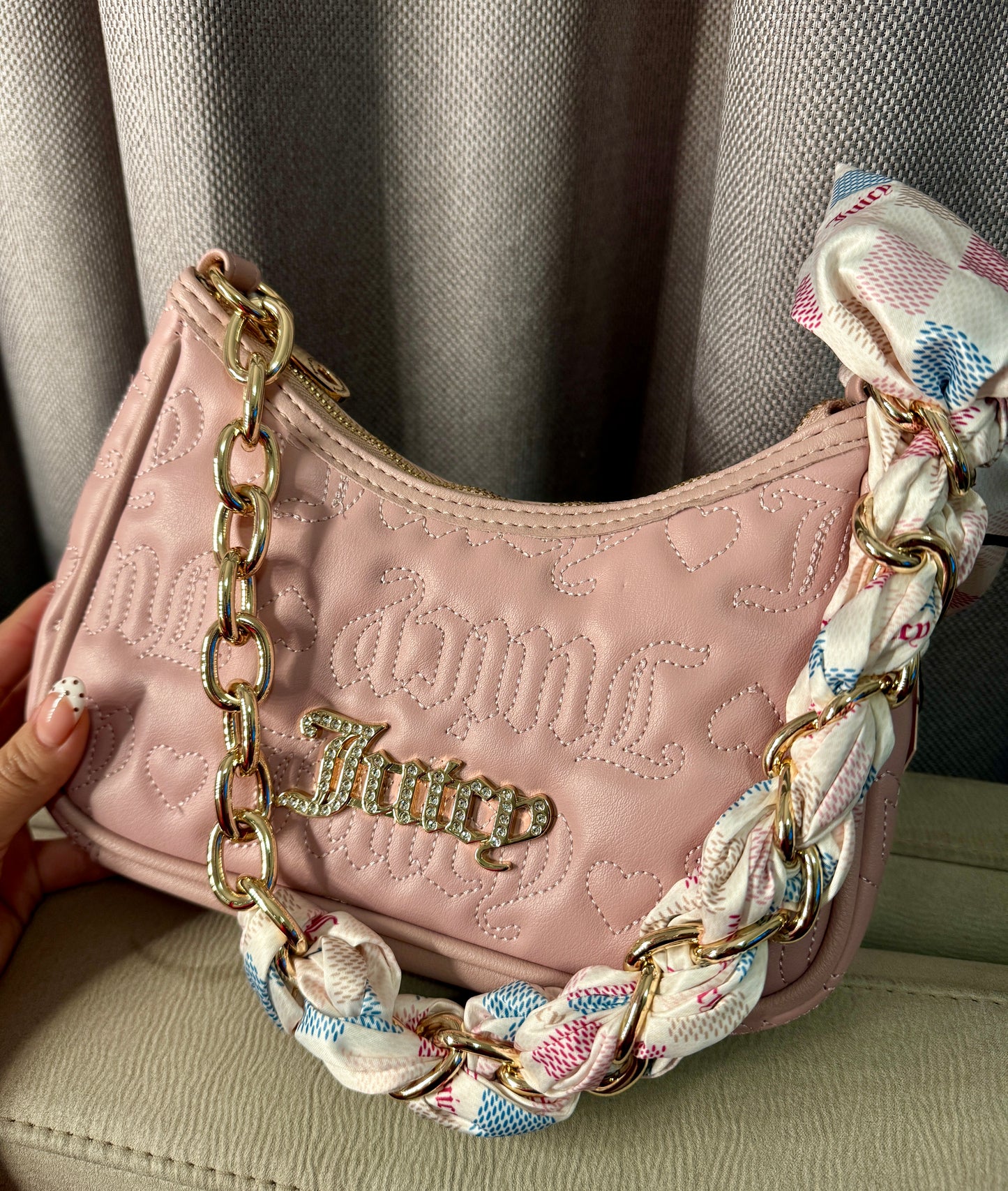 Cartera de Hombro Juicy Couture Rosa Acolchada con Pañuelo