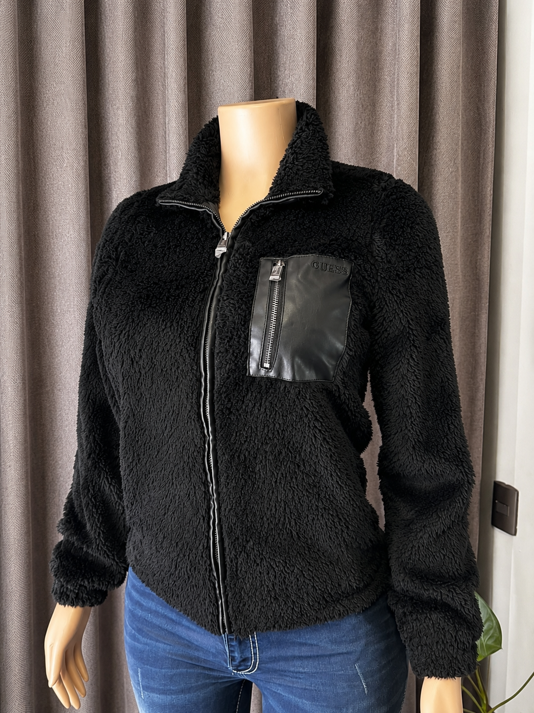 Chaqueta Sherpa Guess Negra