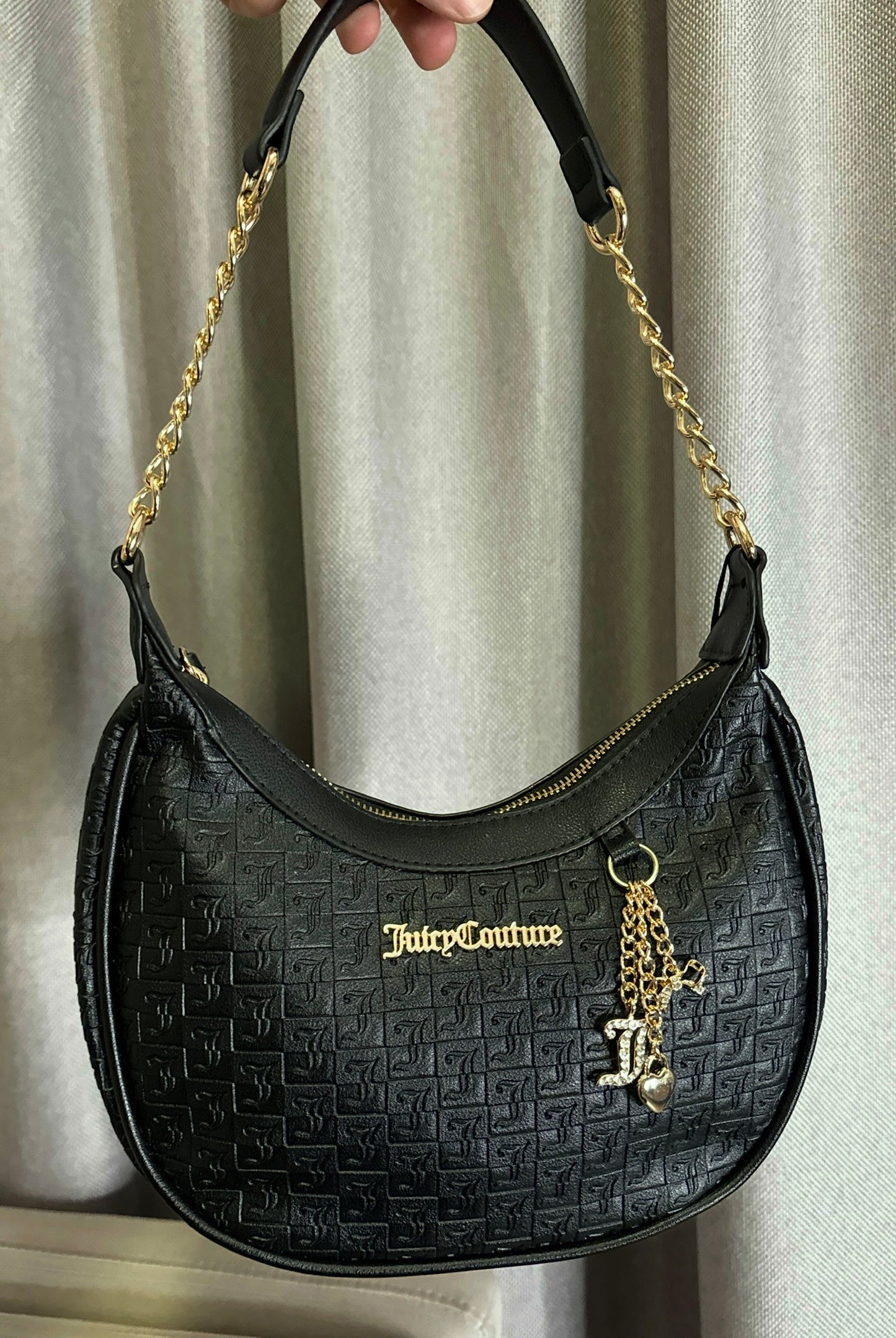 Cartera Juicy Couture Negra con Monograma