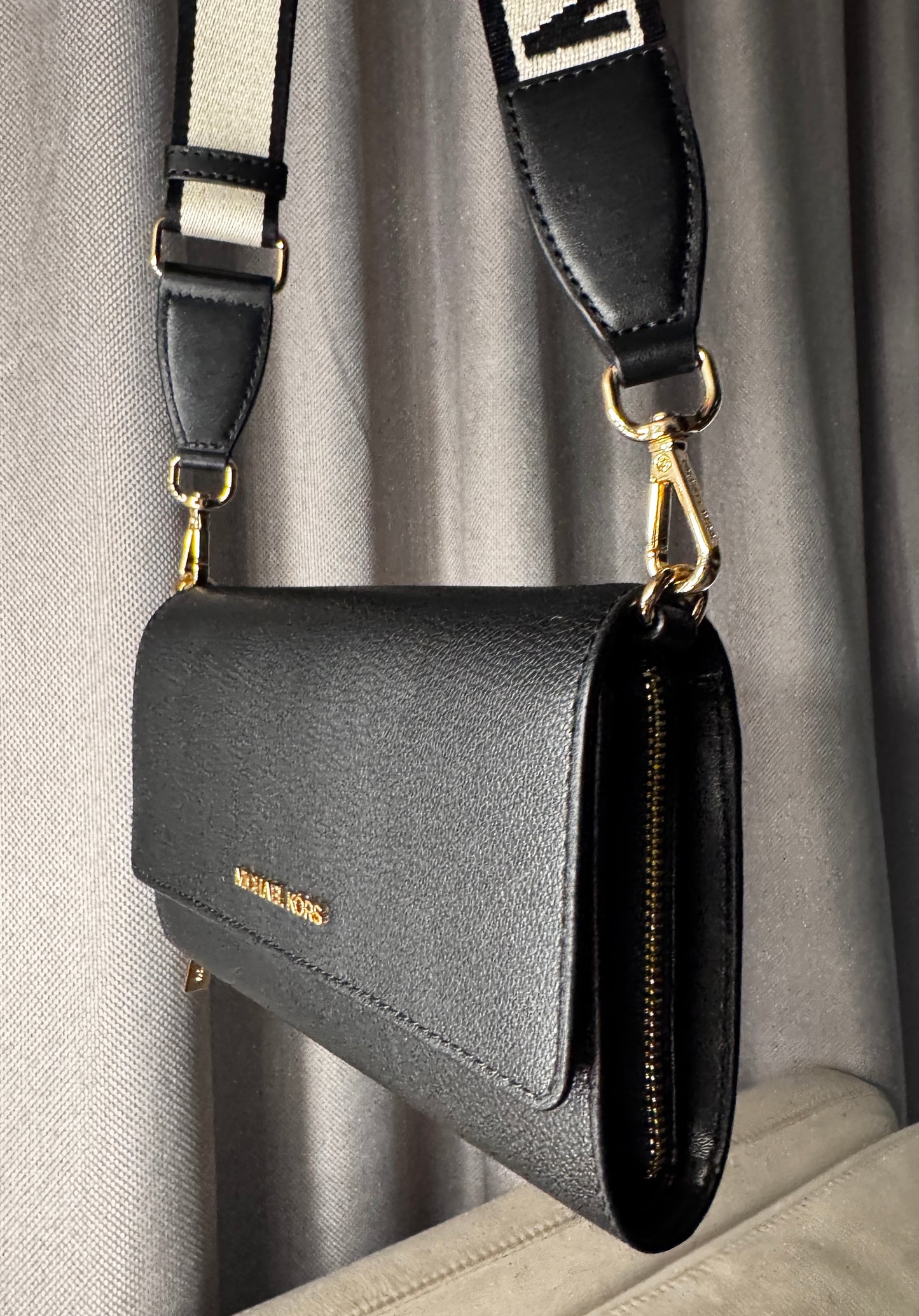Crossbody Michael Kors Jet Set – Negro
