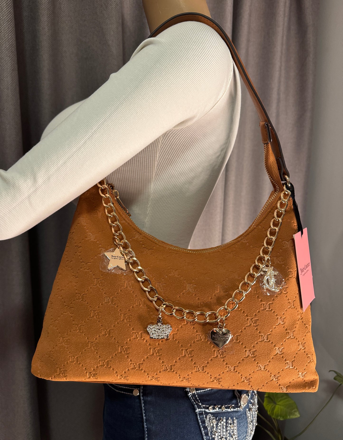 Cartera Juicy Couture Hobo Camel con Charms