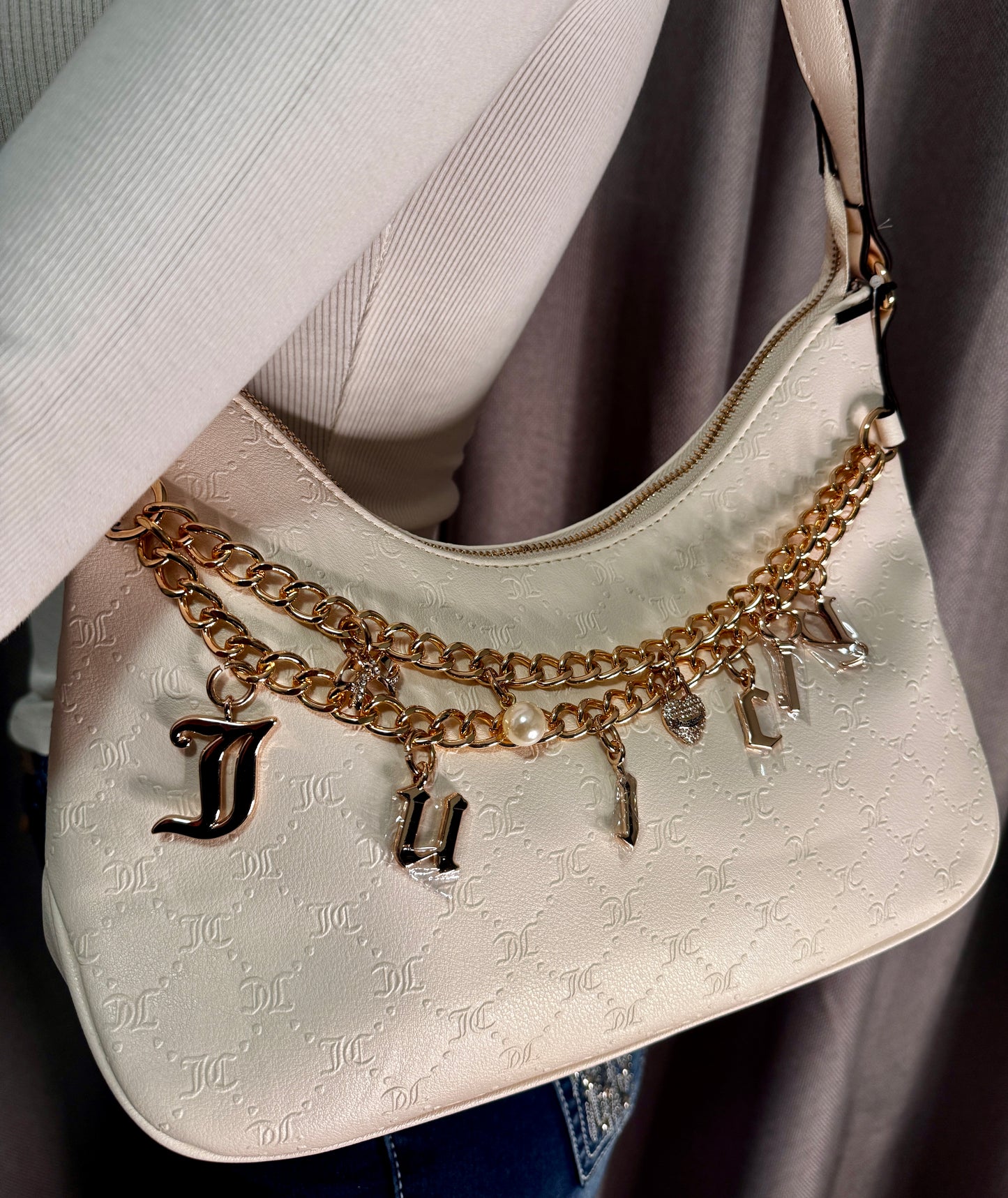 Cartera Juicy Couture Hobo Blanca con Charms