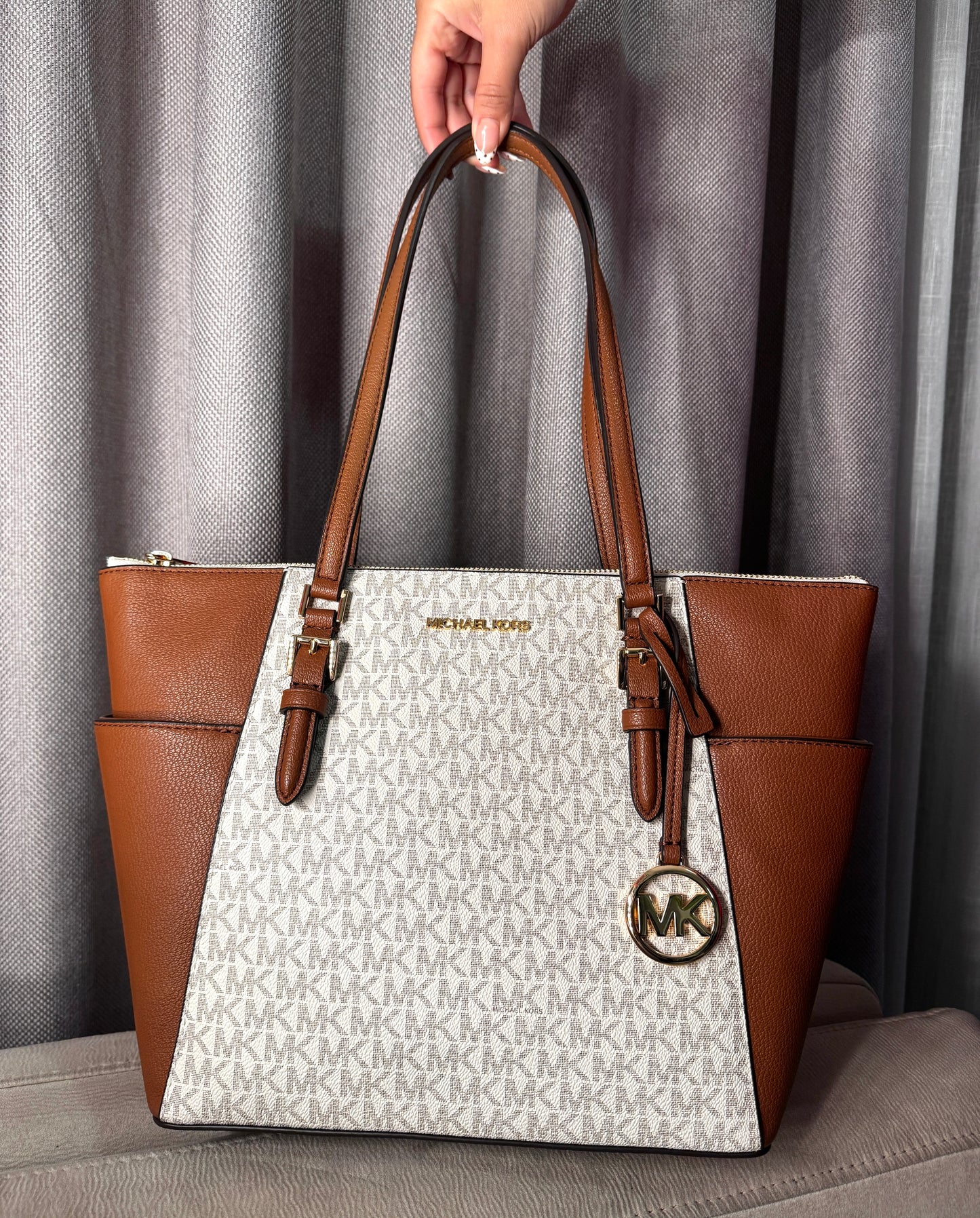 Tote Michael Kors modelo Charlotte